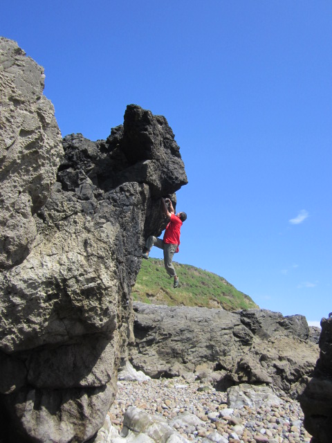 A superb cut for full freedom of movement. Bouldering in The Gower.